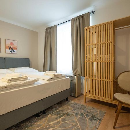 A 2-Bedroom Apartment With A King-Size Bed And A Balcony Is Located Just A 15-Minute Walk From Stephansplatz. Vienna Esterno foto