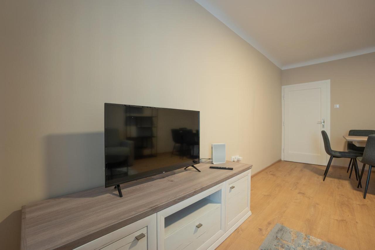 A 2-Bedroom Apartment With A King-Size Bed And A Balcony Is Located Just A 15-Minute Walk From Stephansplatz. Vienna Esterno foto