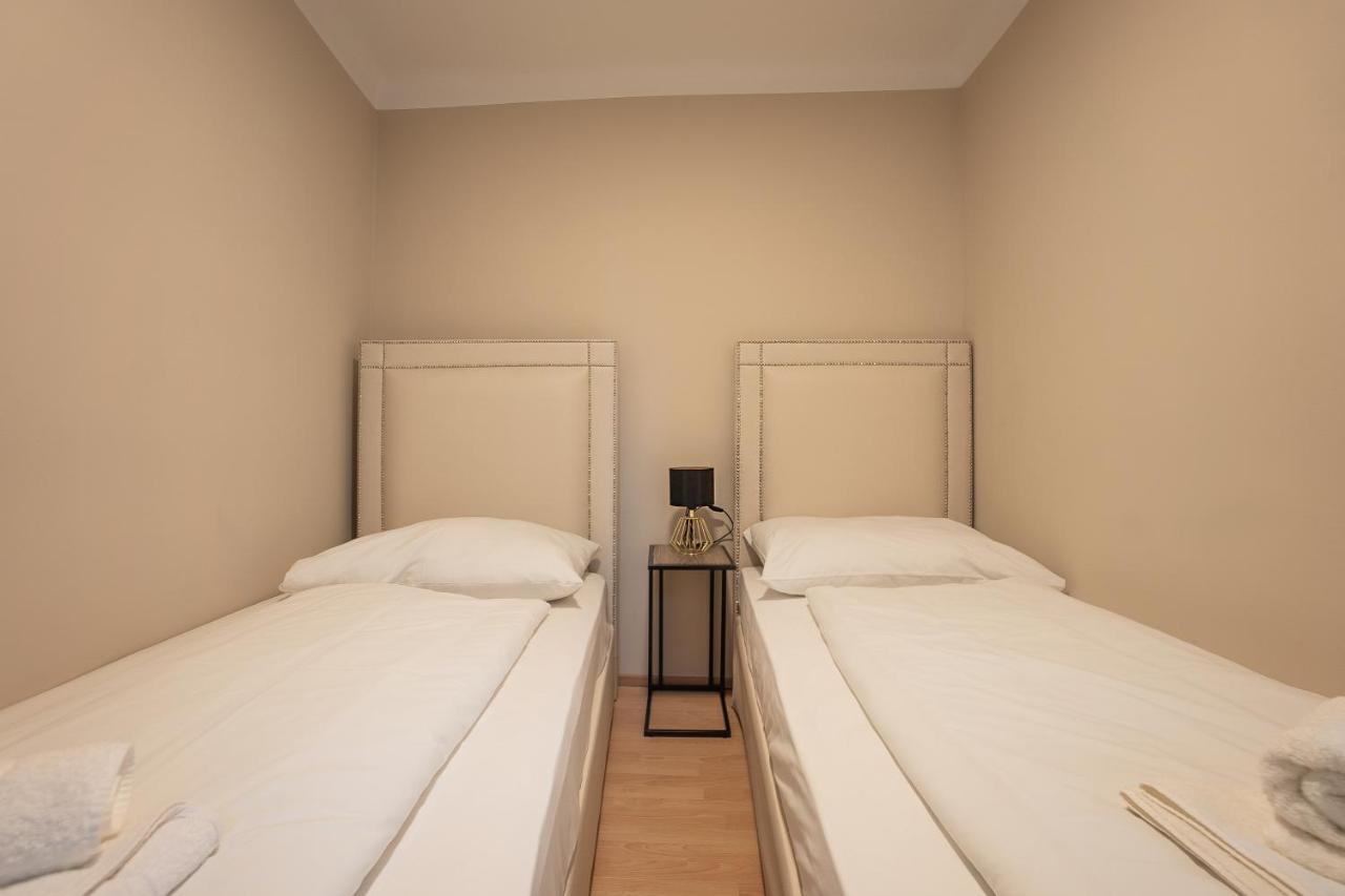 A 2-Bedroom Apartment With A King-Size Bed And A Balcony Is Located Just A 15-Minute Walk From Stephansplatz. Vienna Esterno foto