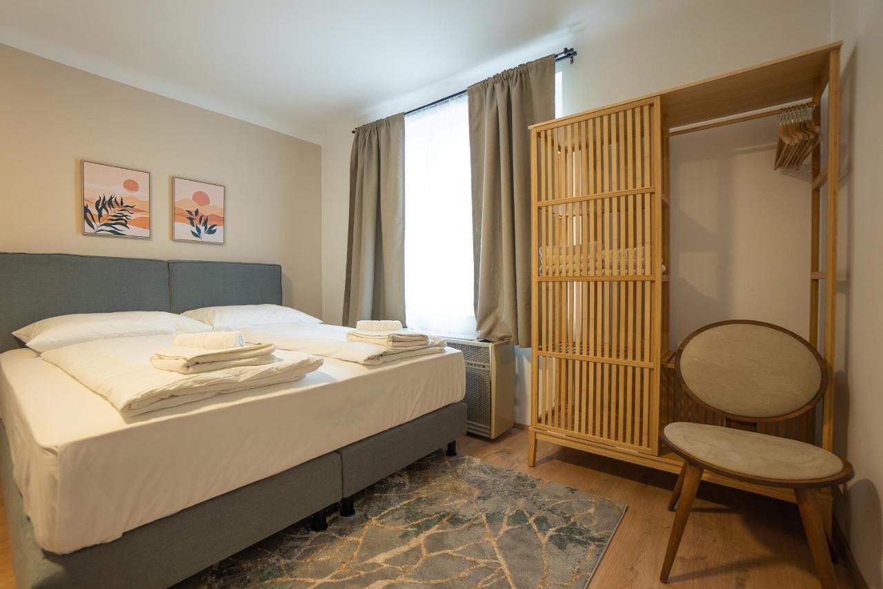 A 2-Bedroom Apartment With A King-Size Bed And A Balcony Is Located Just A 15-Minute Walk From Stephansplatz. Vienna Esterno foto