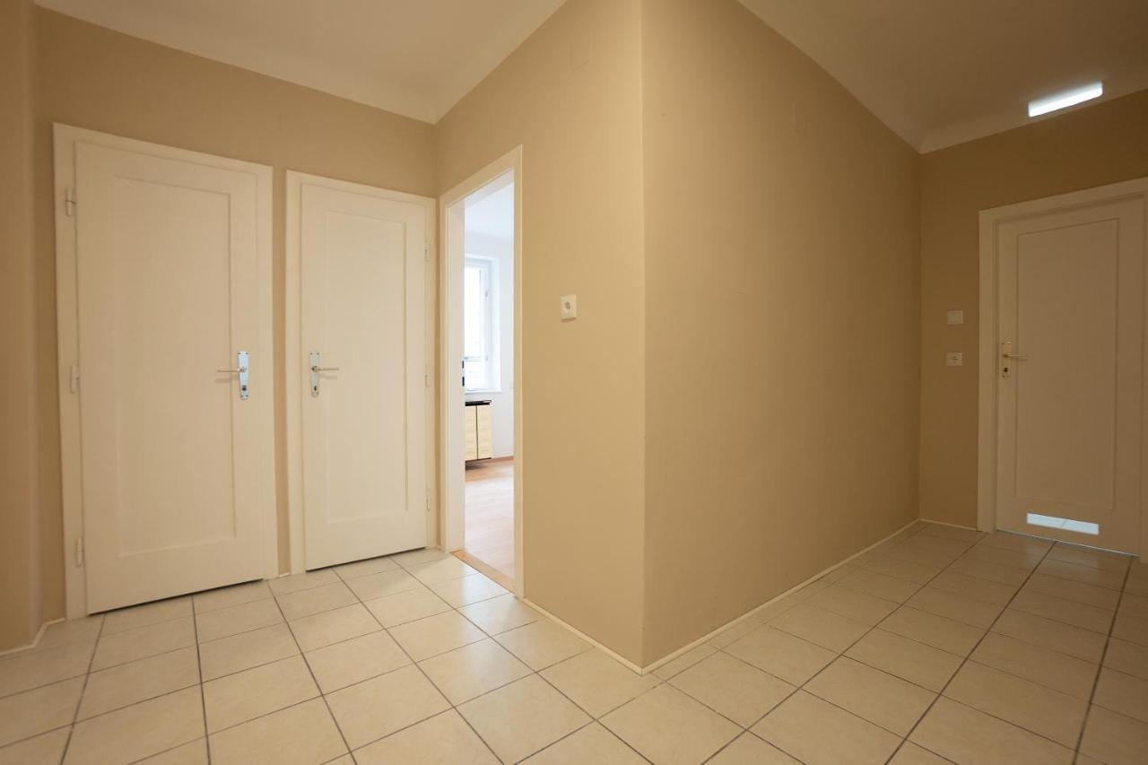 A 2-Bedroom Apartment With A King-Size Bed And A Balcony Is Located Just A 15-Minute Walk From Stephansplatz. Vienna Esterno foto