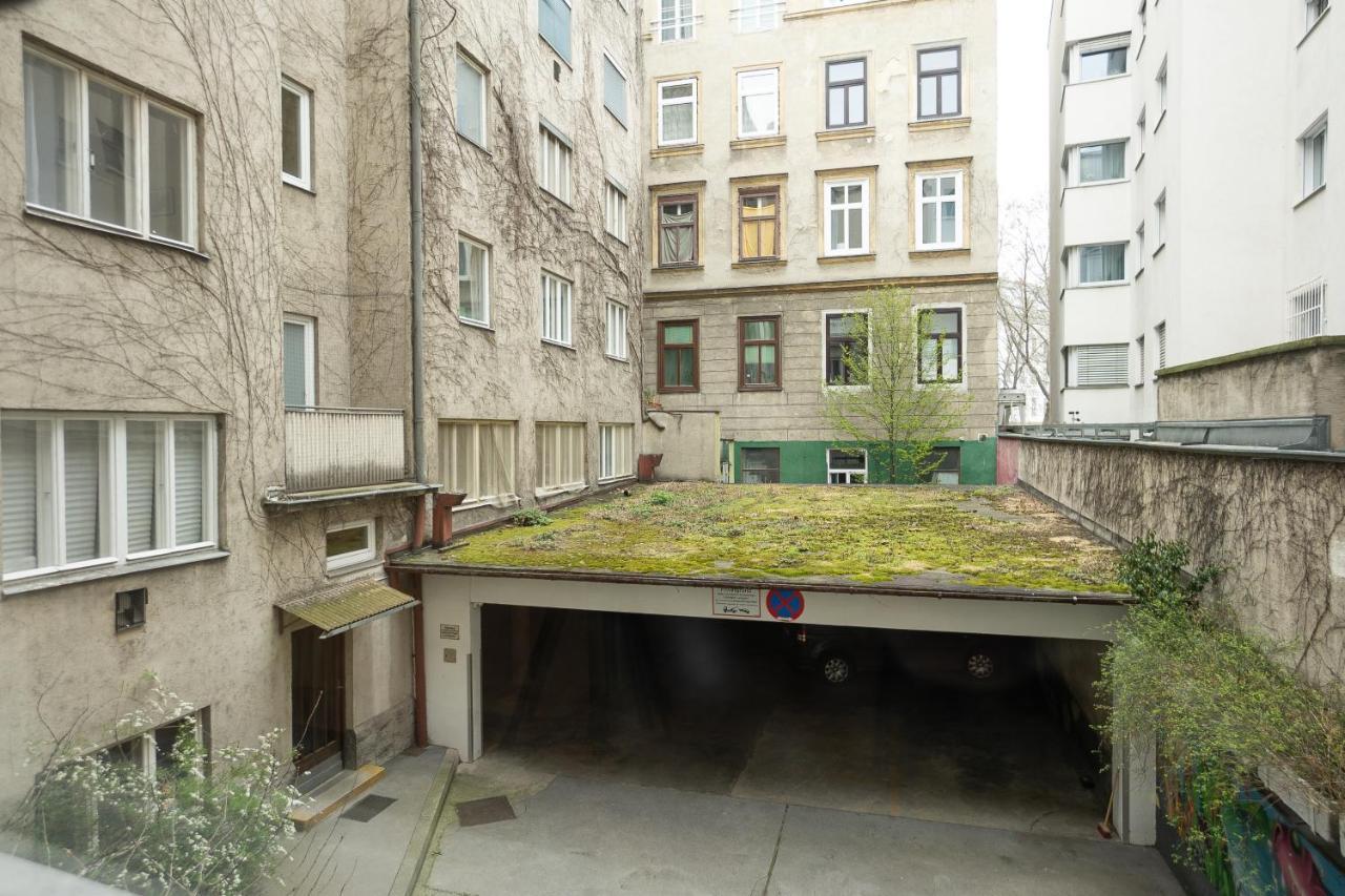 A 2-Bedroom Apartment With A King-Size Bed And A Balcony Is Located Just A 15-Minute Walk From Stephansplatz. Vienna Esterno foto