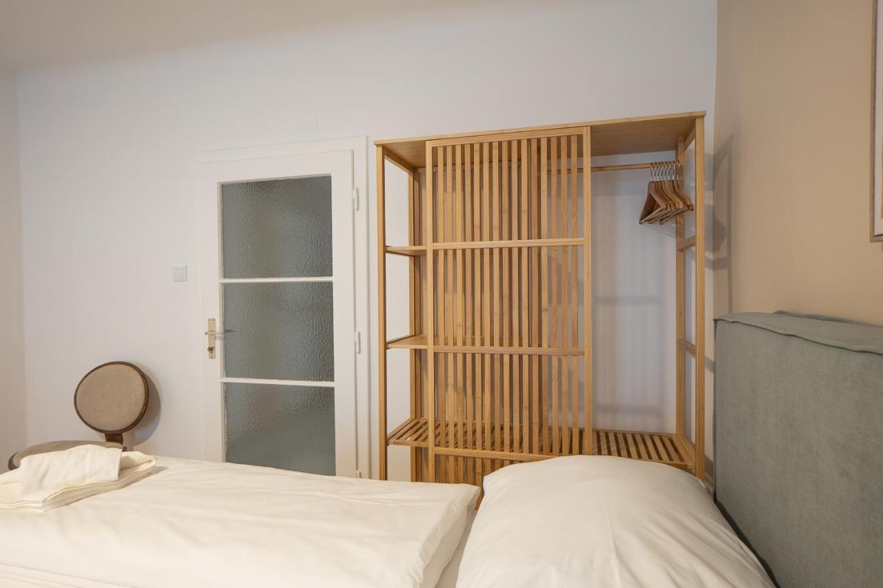 A 2-Bedroom Apartment With A King-Size Bed And A Balcony Is Located Just A 15-Minute Walk From Stephansplatz. Vienna Esterno foto