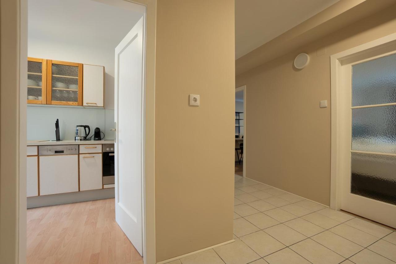 A 2-Bedroom Apartment With A King-Size Bed And A Balcony Is Located Just A 15-Minute Walk From Stephansplatz. Vienna Esterno foto
